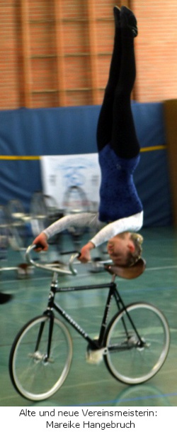 VM Mareike Kopfstand